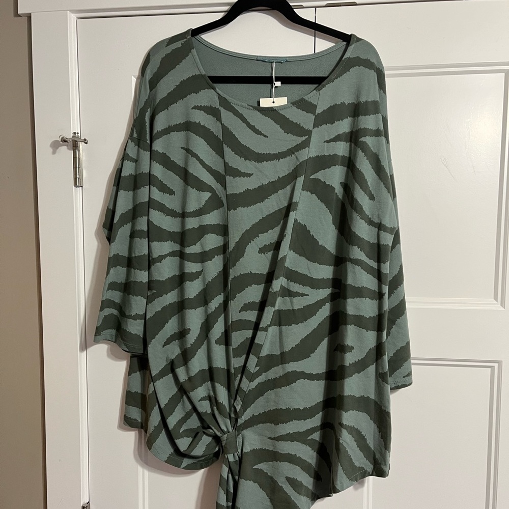 NWT. Linen Love animal print tunic. One Size.